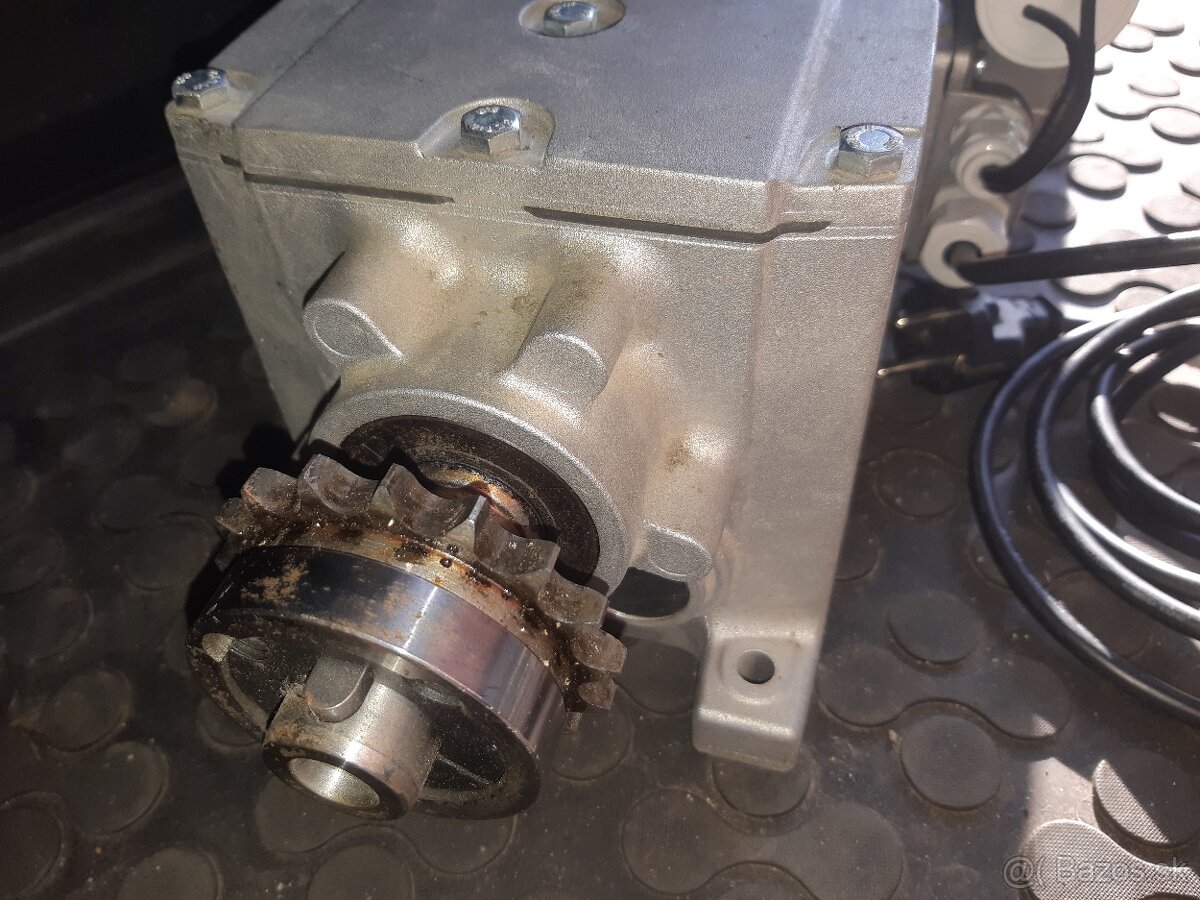 Predam motor s prevodovkou - 4