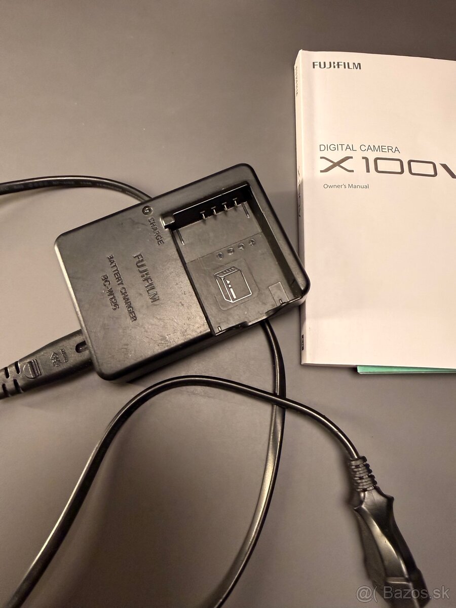 Fujifilm X100V - strieborný - 4