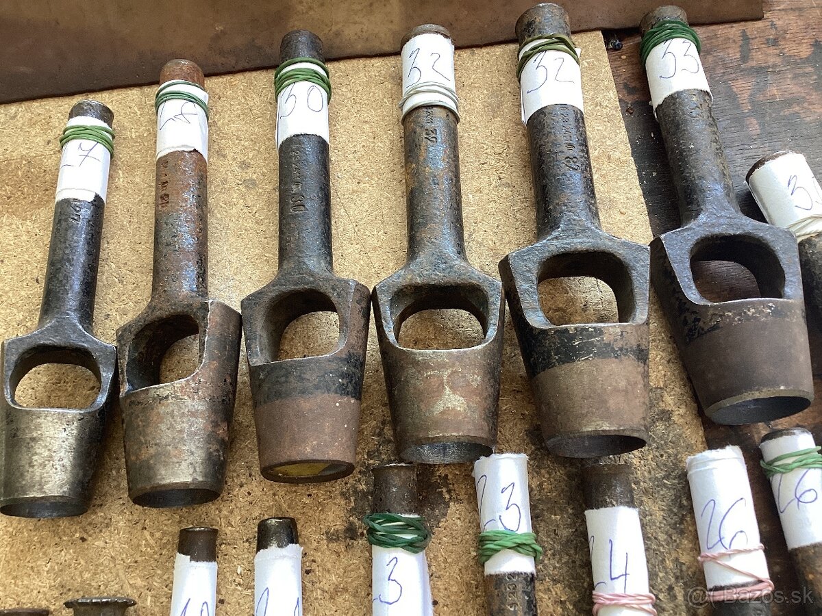 Vysekavace-umel hmota ,koza .. - 4