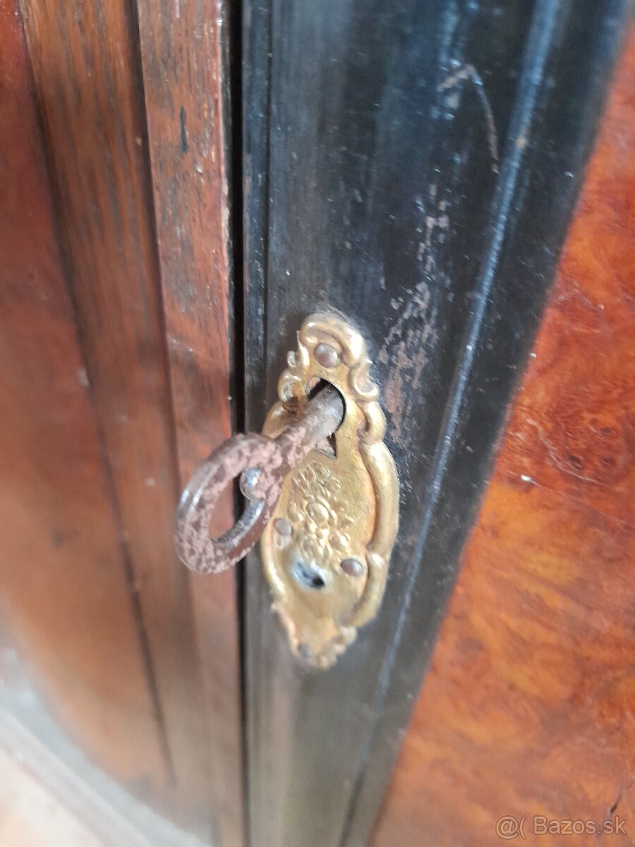 Starozitna vitrina - 4