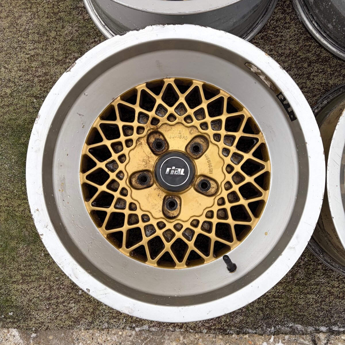 VYMENÍM Rial Mesh R16 5x112 - 4