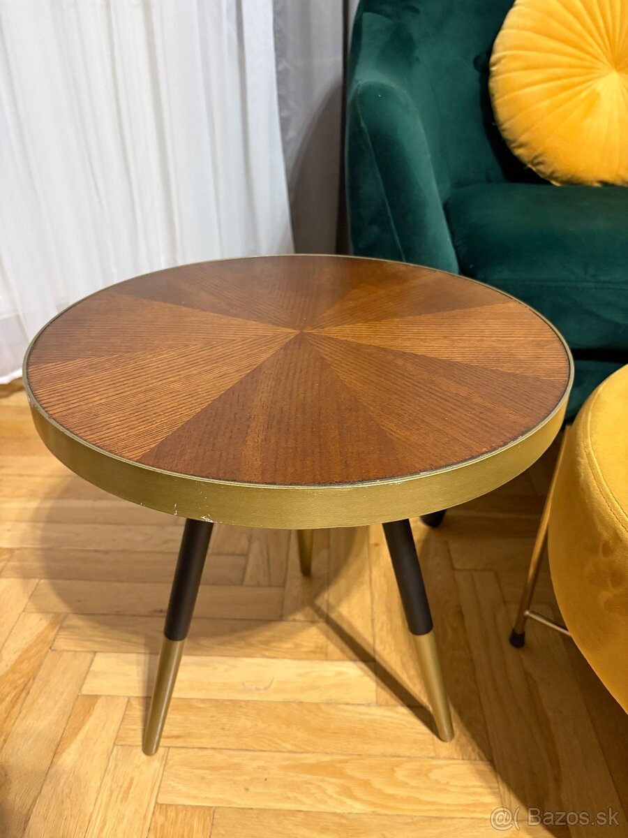 Smaragdové kreslo a stolik - 4