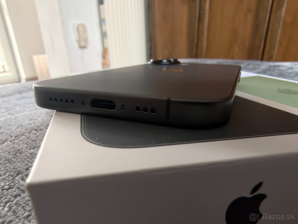 Predám iPhone 17 256GB - 4
