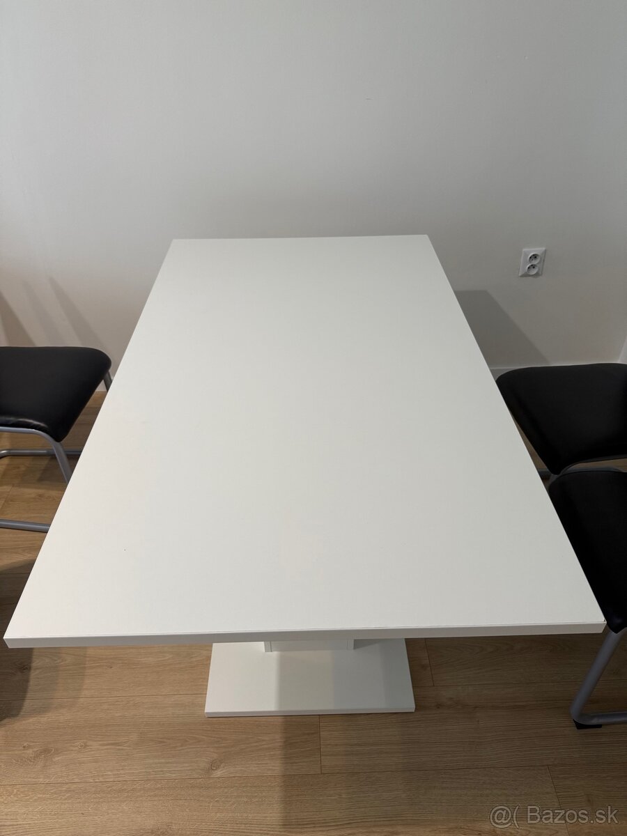 Jedalensky stôl + stoličky - 4