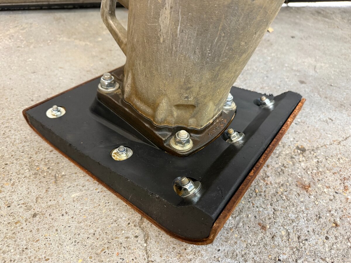 3. Vibračné dusadlo Bomag BT 65 - 4