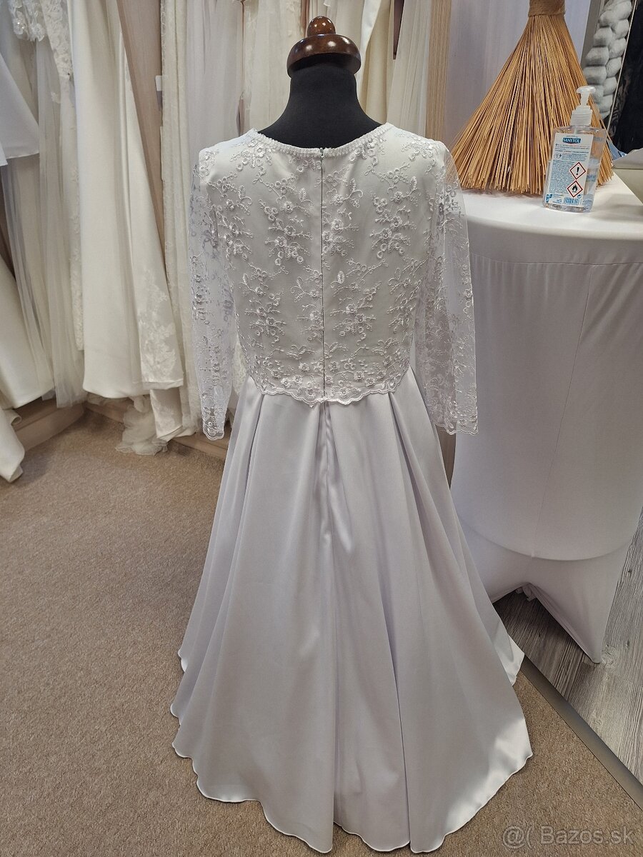 Šaty na prijímanie s čipkou - 4