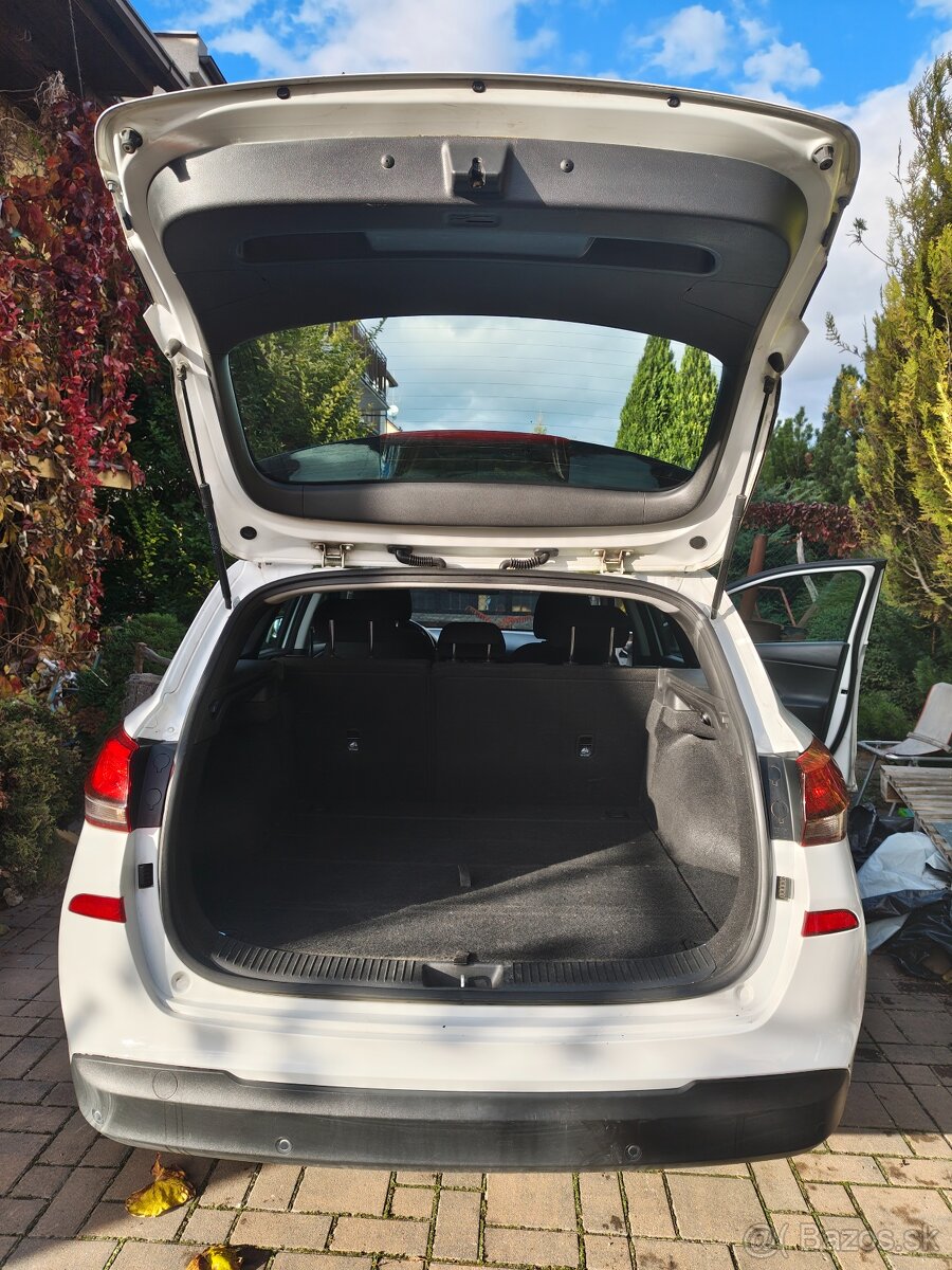 Predám Hyundai i30 kombi - 4