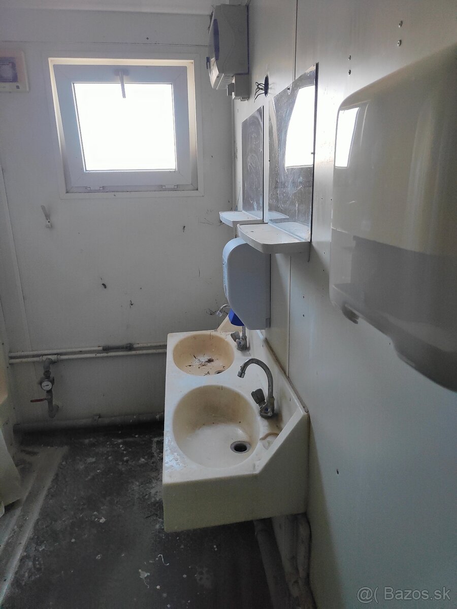 Sanitarny kontajner 20' c. 414 - 4