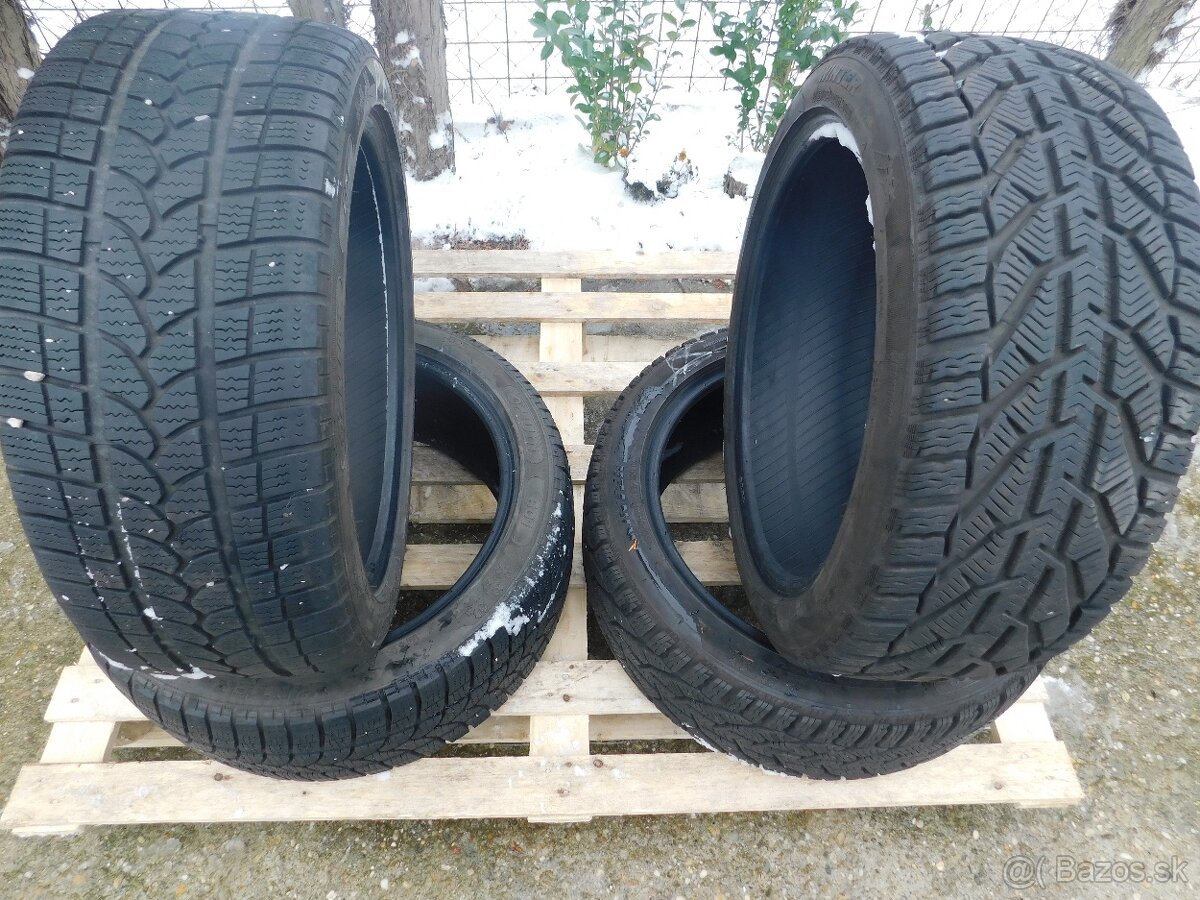215/45R17 - 4