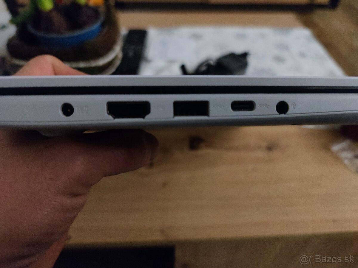 Asus VivoBook 14, E410MA - 4