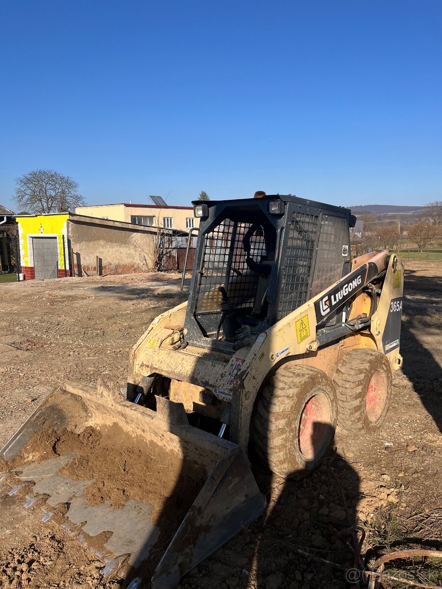 Šmykom riadeny nakladač - 4