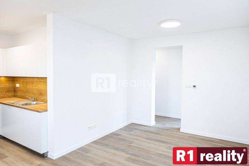 Jedinečný 2 izbový byt 53,2 m2 +2 x balkón, Piešťany-centrum - 4