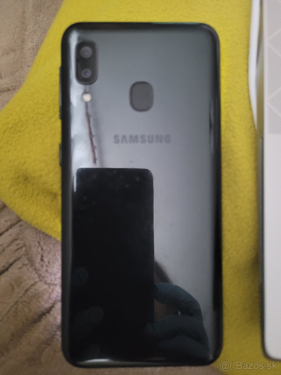 Samsung Galaxy A20e (32GB) - 4