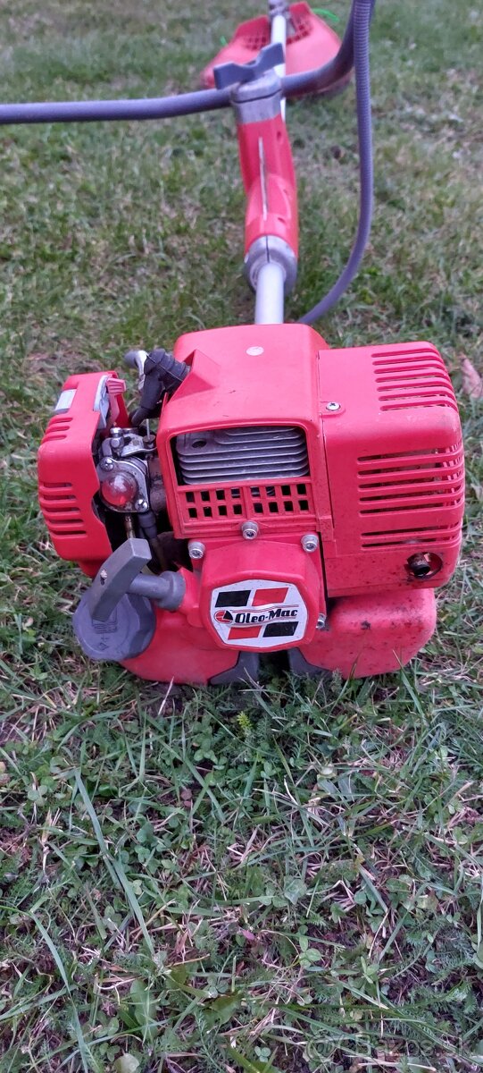 Krovinorez Oleo-Mac 735T - 4