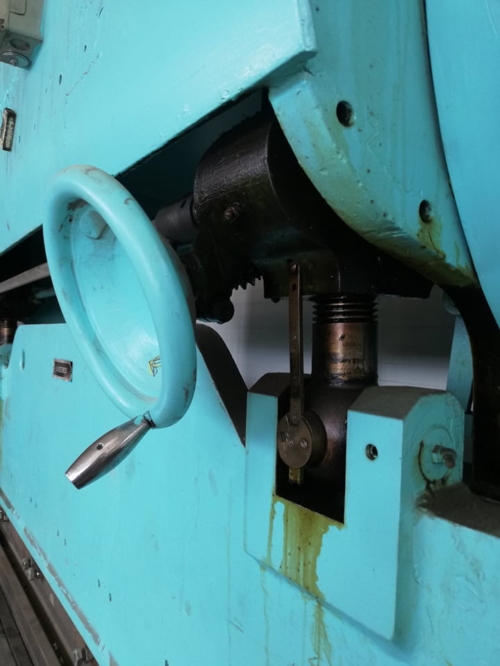 Ohraňovací lis - 4