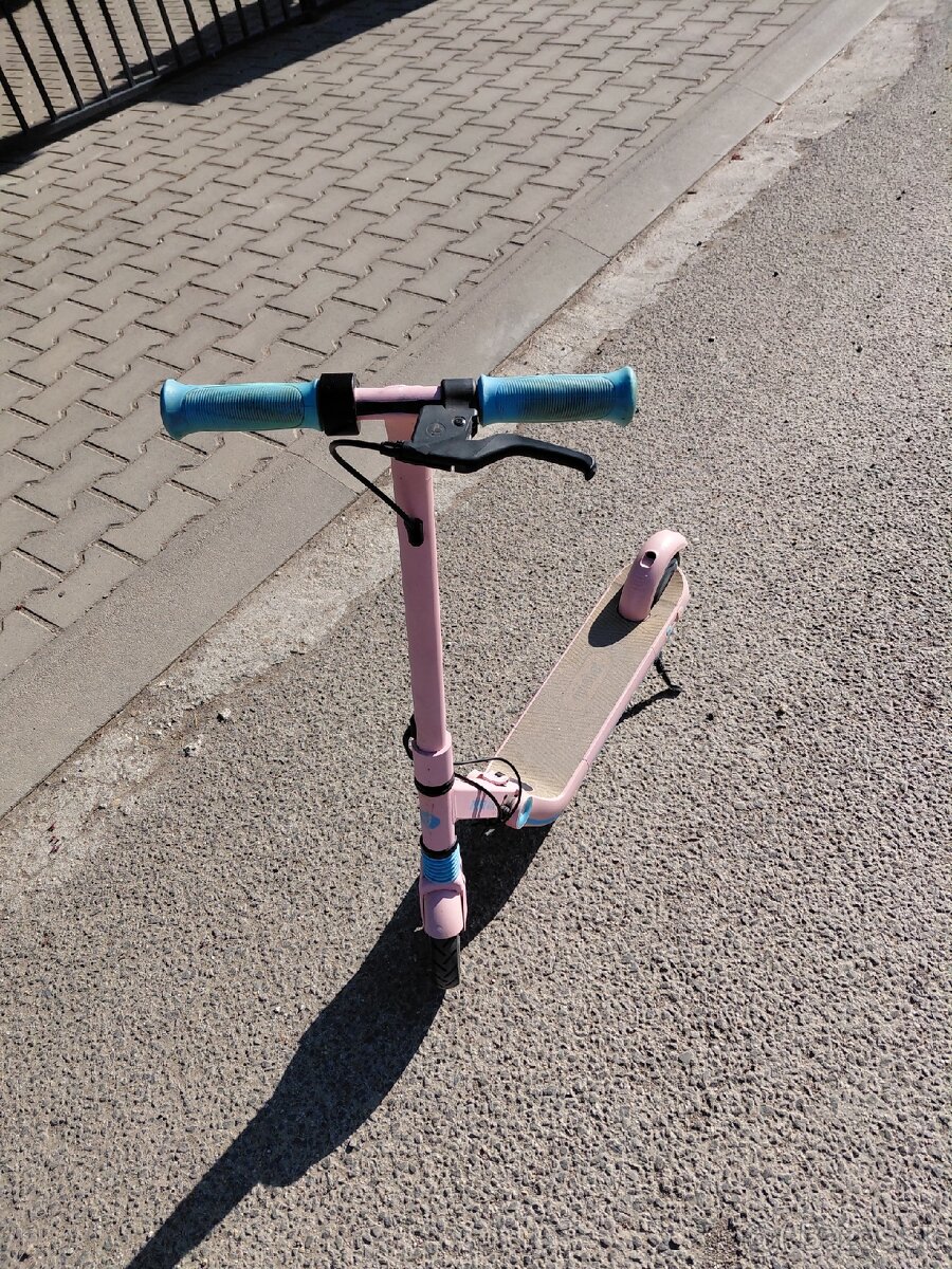 Detská elektro kolobežka. - 4