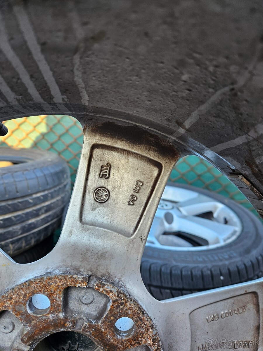 Volkswagen 205/50 R17 - 4