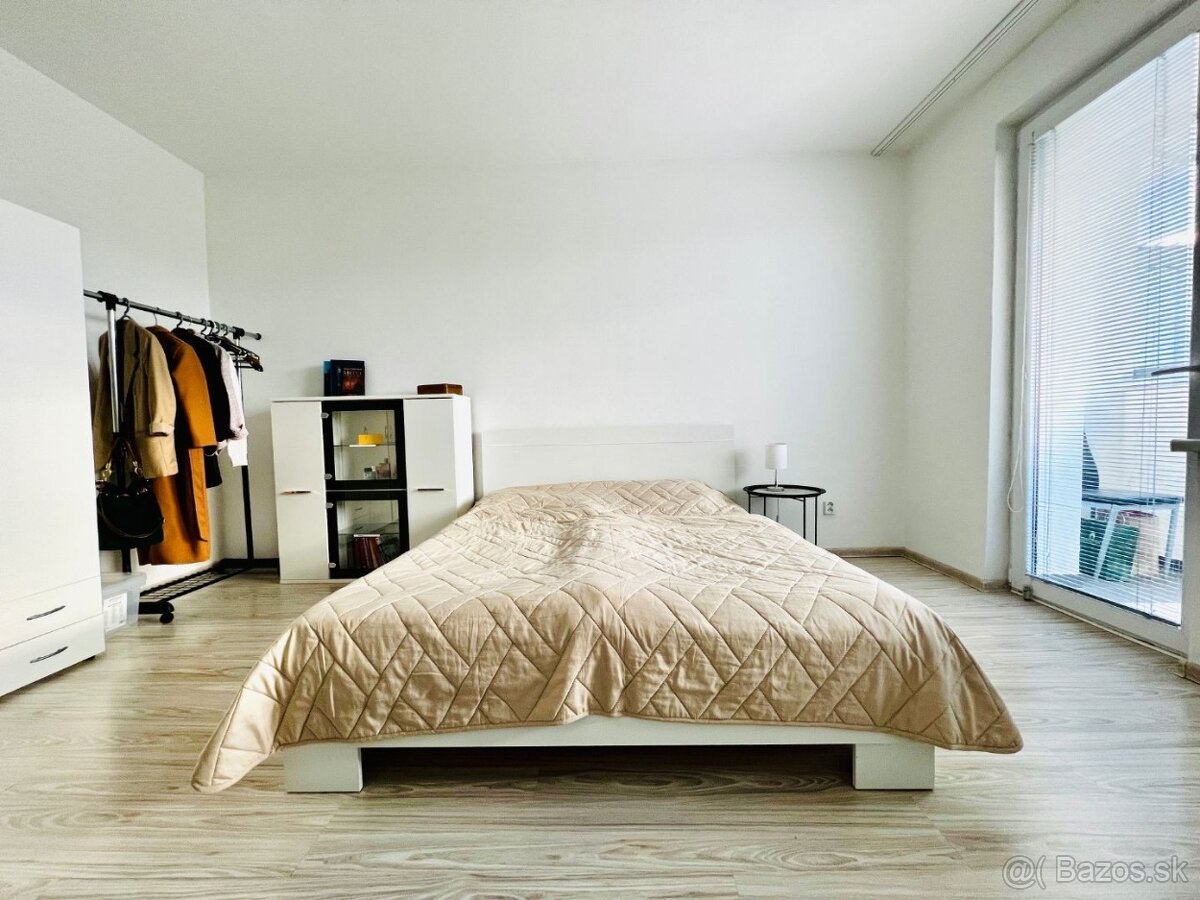 1-izbový byt s balkónom na prenájom – sídlisko Juh - 4