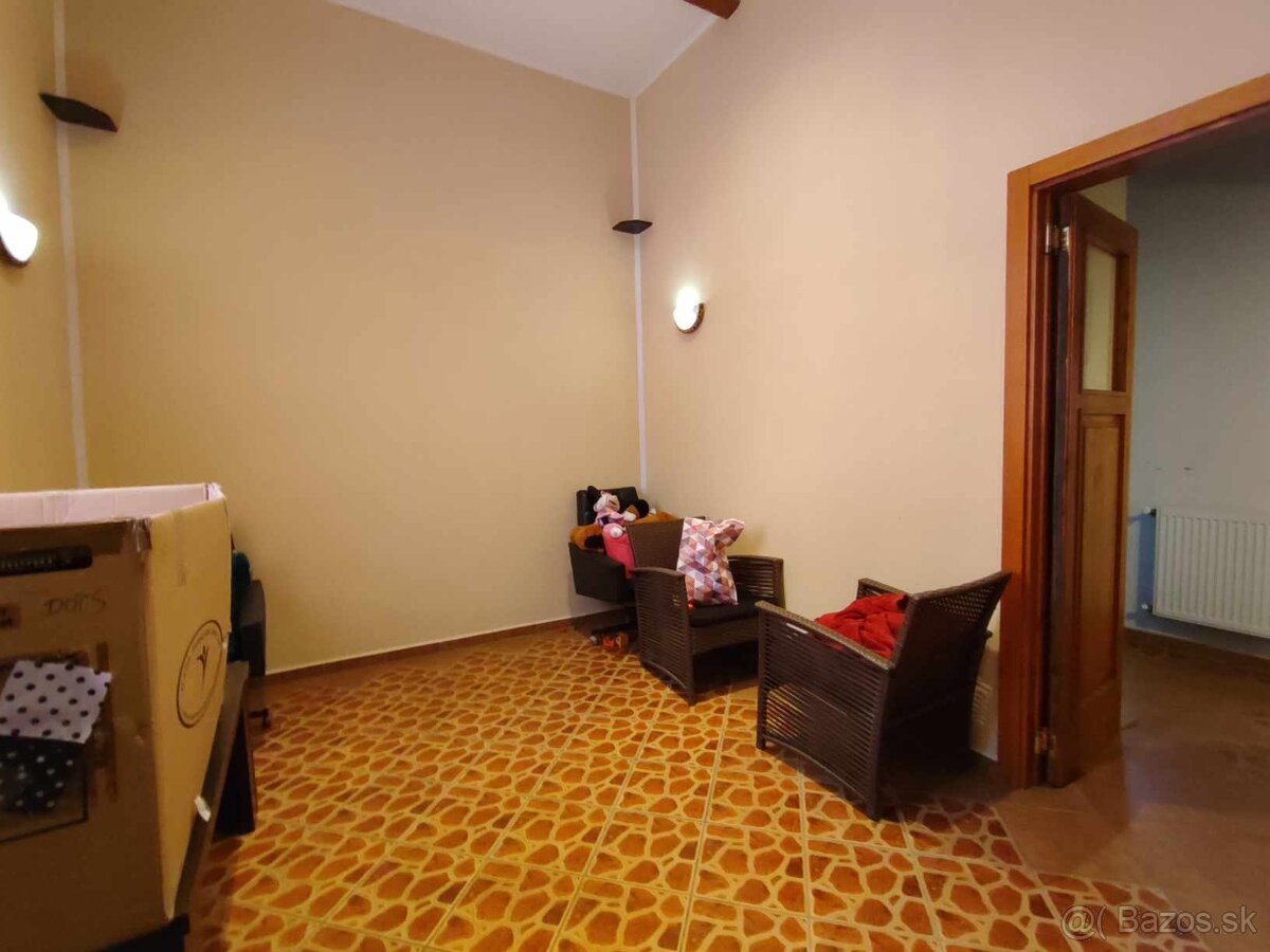 Ponúkam na predaj komerčný objekt Levice, centrum. - 4