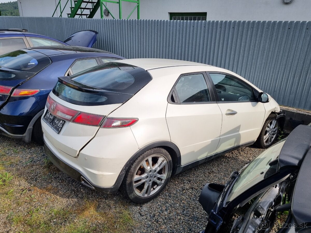 Honda Civic 8gen (FN,FK) 06-11 ufo náhradné diely - 4