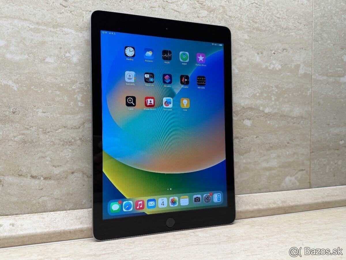 Apple iPad 5 32GB Wi-Fi, Space Gray - 4