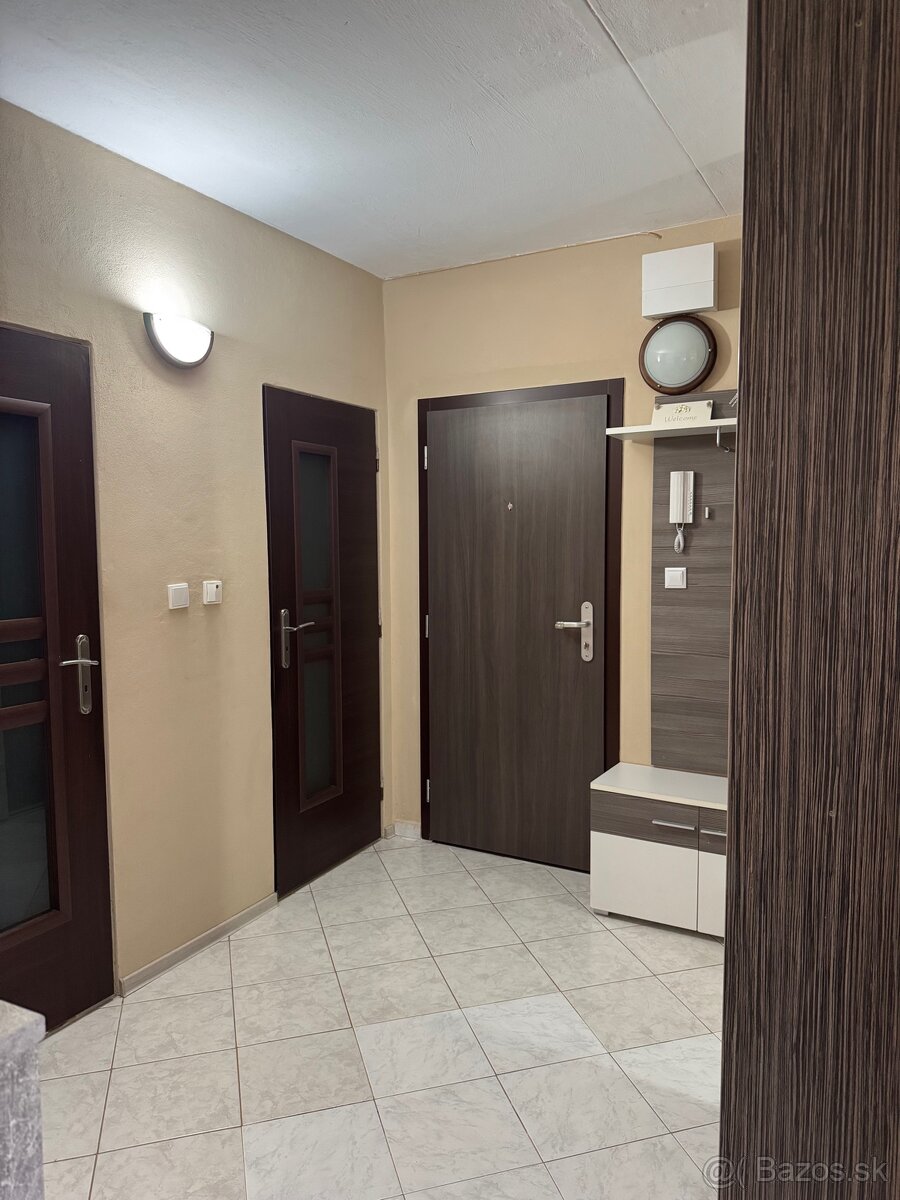 Súkromná inz. PREDÁM PEKNÝ 3i BYT ZVOLEN - 4