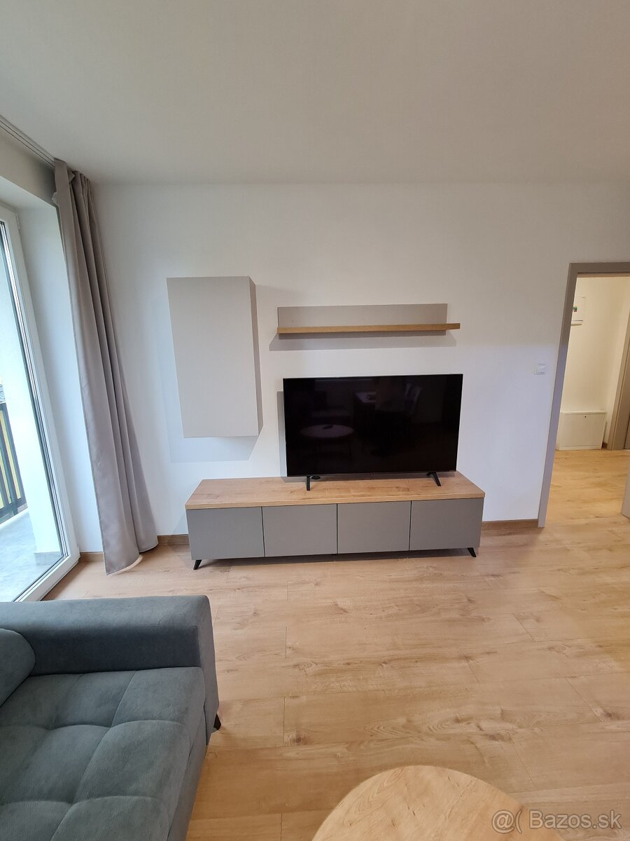 Na prenájom 3-izbový byt s balkónom a parkovacím miestom - 4