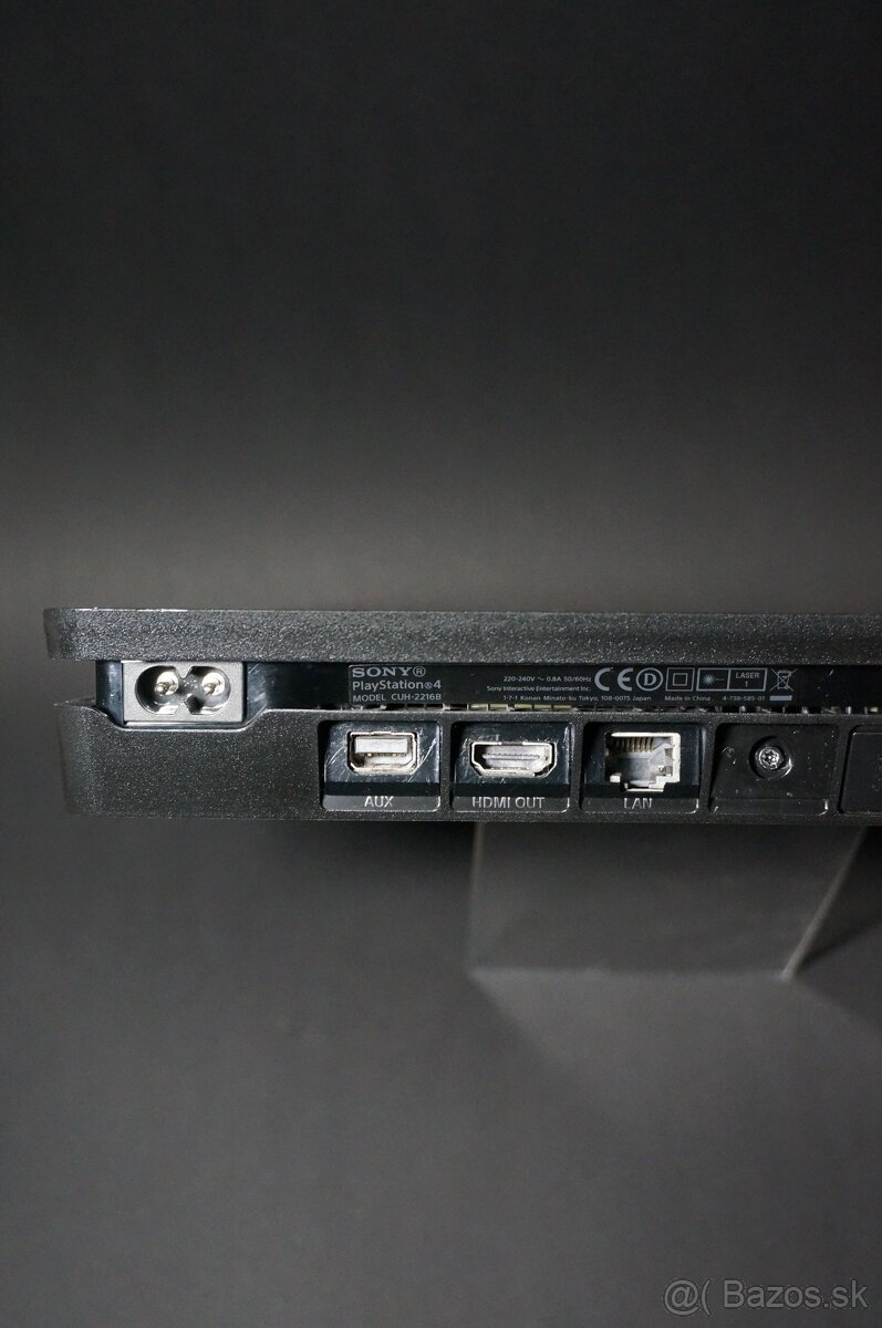 Sony PlayStation 4 (CUH-2216B) - 1TB - 4