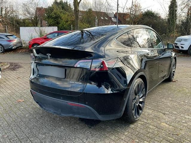 Tesla Model Y PERFORMANCE 534 hp - 4
