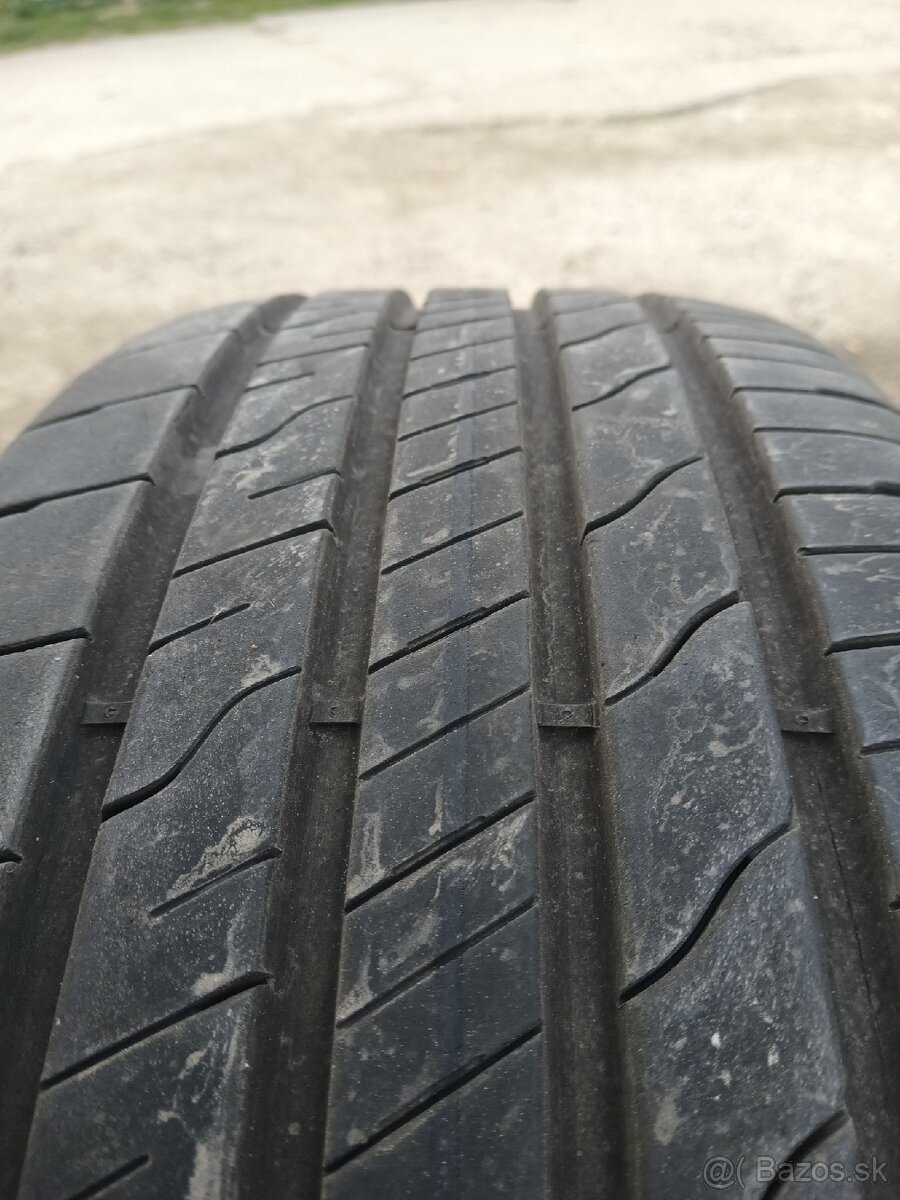 215/55 R18 - 4