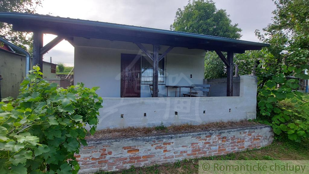 Chata s peknou, udržiavanou záhradou v ZO Opendáky, okr. S - 4
