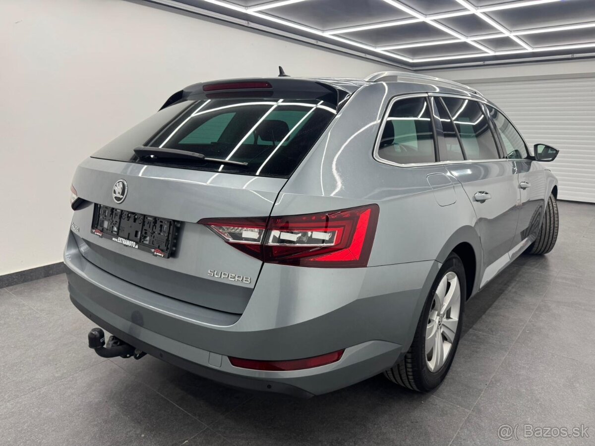 Superb Combi 2,0 TDI Style 110kW Ťazné Top stav - 4