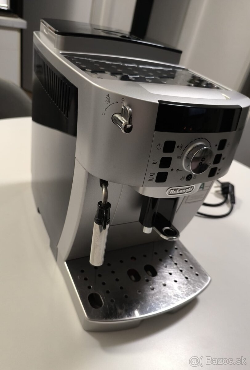 Kávovar De'Longhi Magnifica S - 4