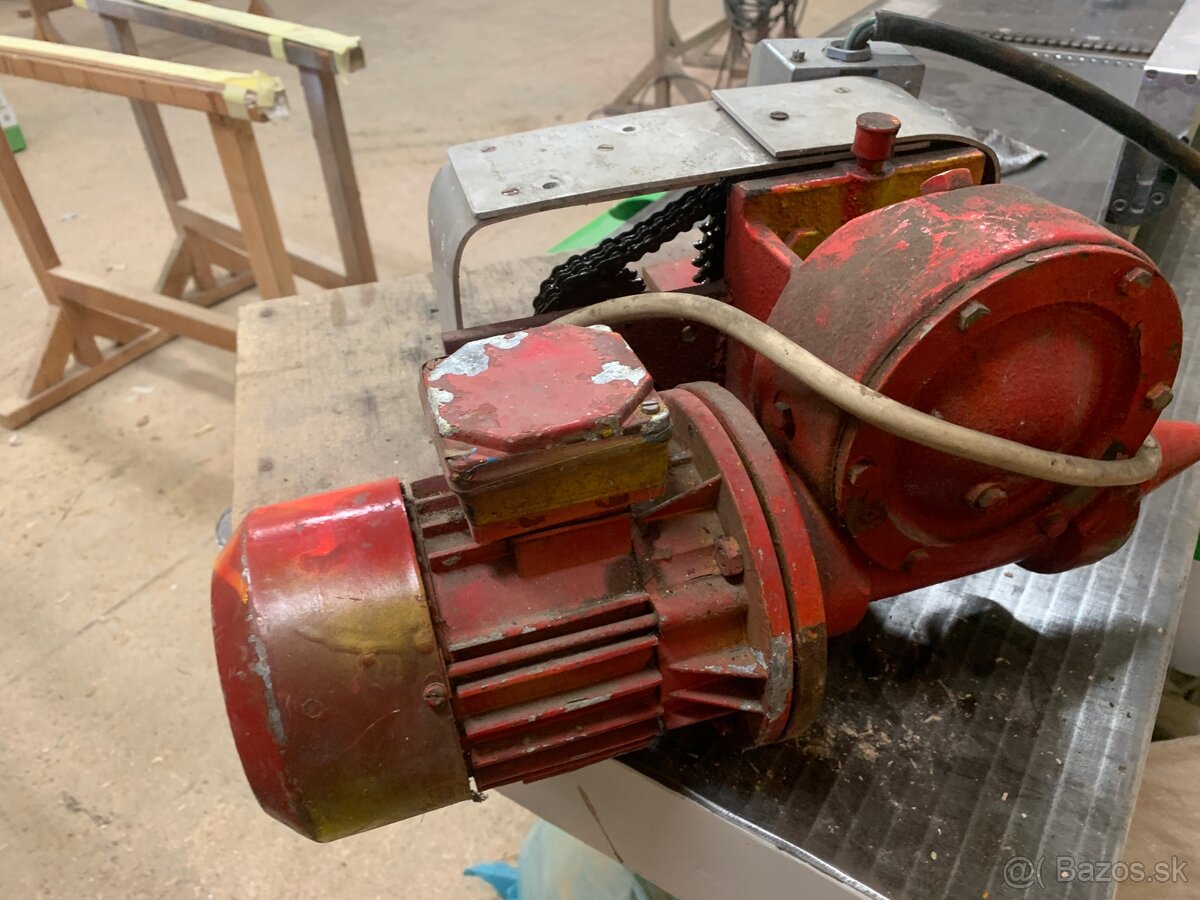 Motor a prevodovka na mlyncek 22 delo na klobasi - 4