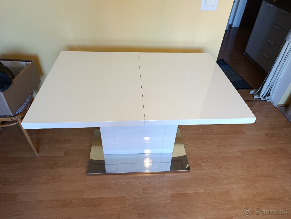 Na predaj jedálenský stôl. - 4
