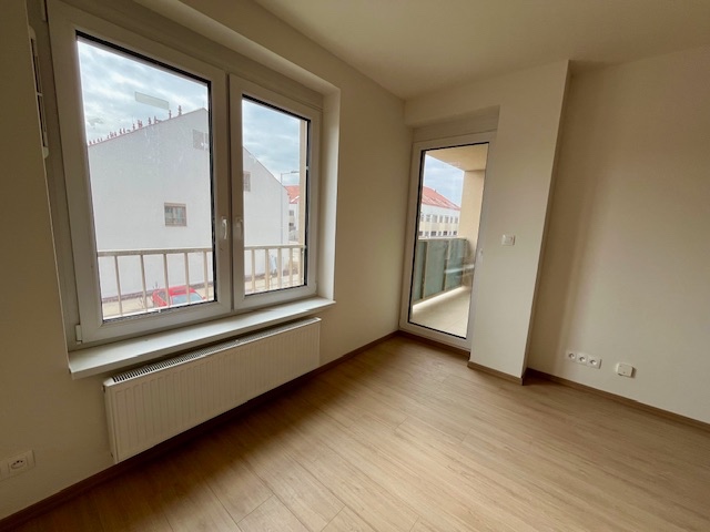 2-izb.byt SLNEČNÁ PLÁŇ, loggia, skolaudovaný - 4