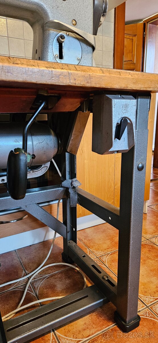 Priemyselný šijací stroj EXTIMA so stolom a motorom - 4