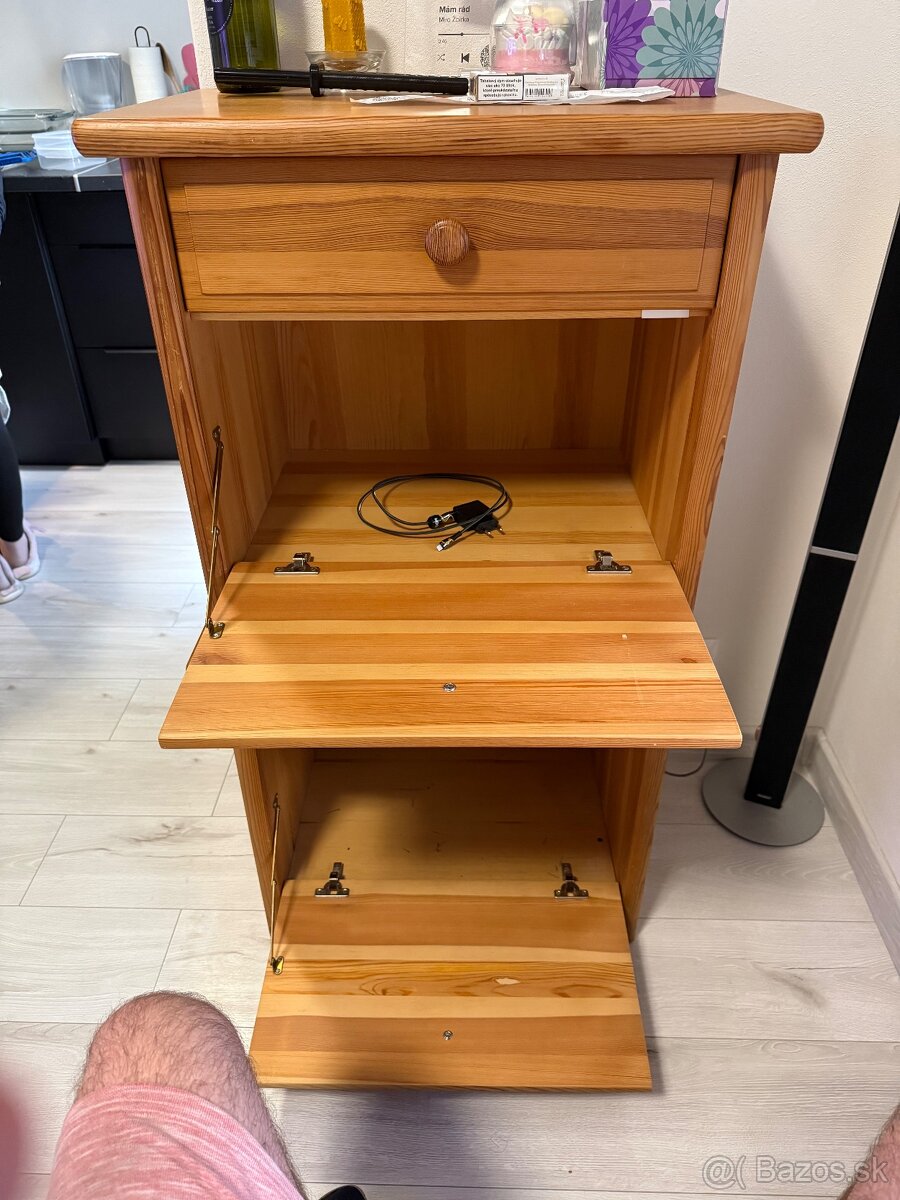 Drevené nočné stolíky - 4