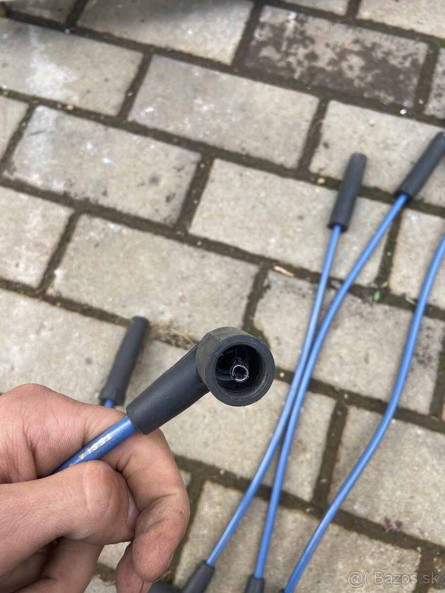 Lada Niva 1.7 sada zapalovacích káblov - 4