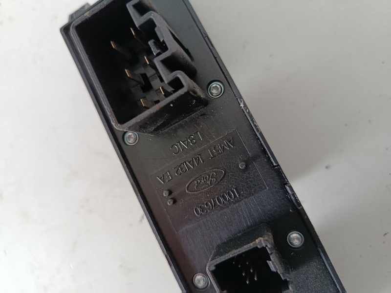 vypinac okien focus mk3 am5t14a132ea 30€ - 4