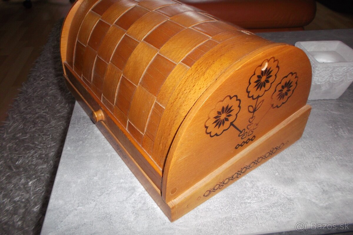 CHLEBNIK PLUS OZDOBNY PORCELAN NA STENU - 4