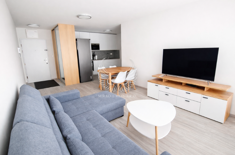 Prenájom 2izbového bytu v komplexe Rendez - 4