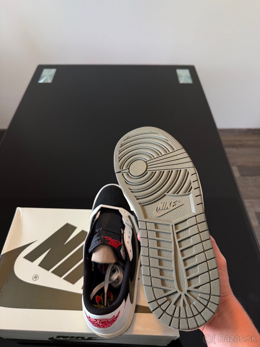 Jordan 1 Travis Scott Olive - 4