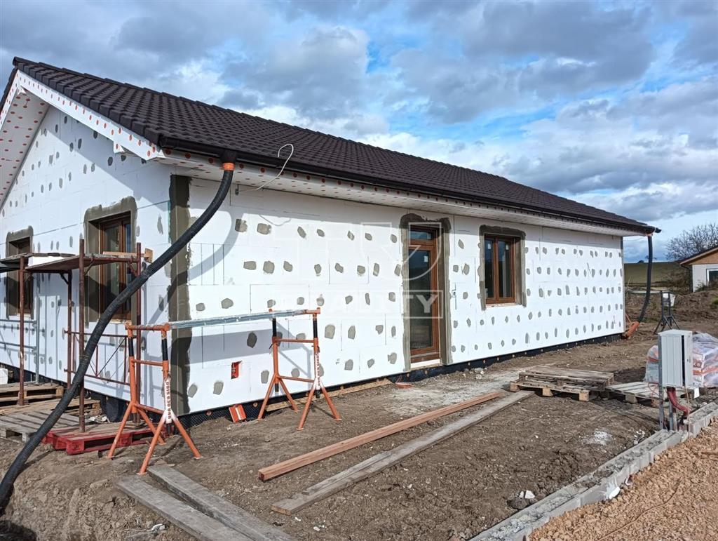 Na predaj NOVOSTAVBA v obci Malé
Ripňany - 419m2 - 4