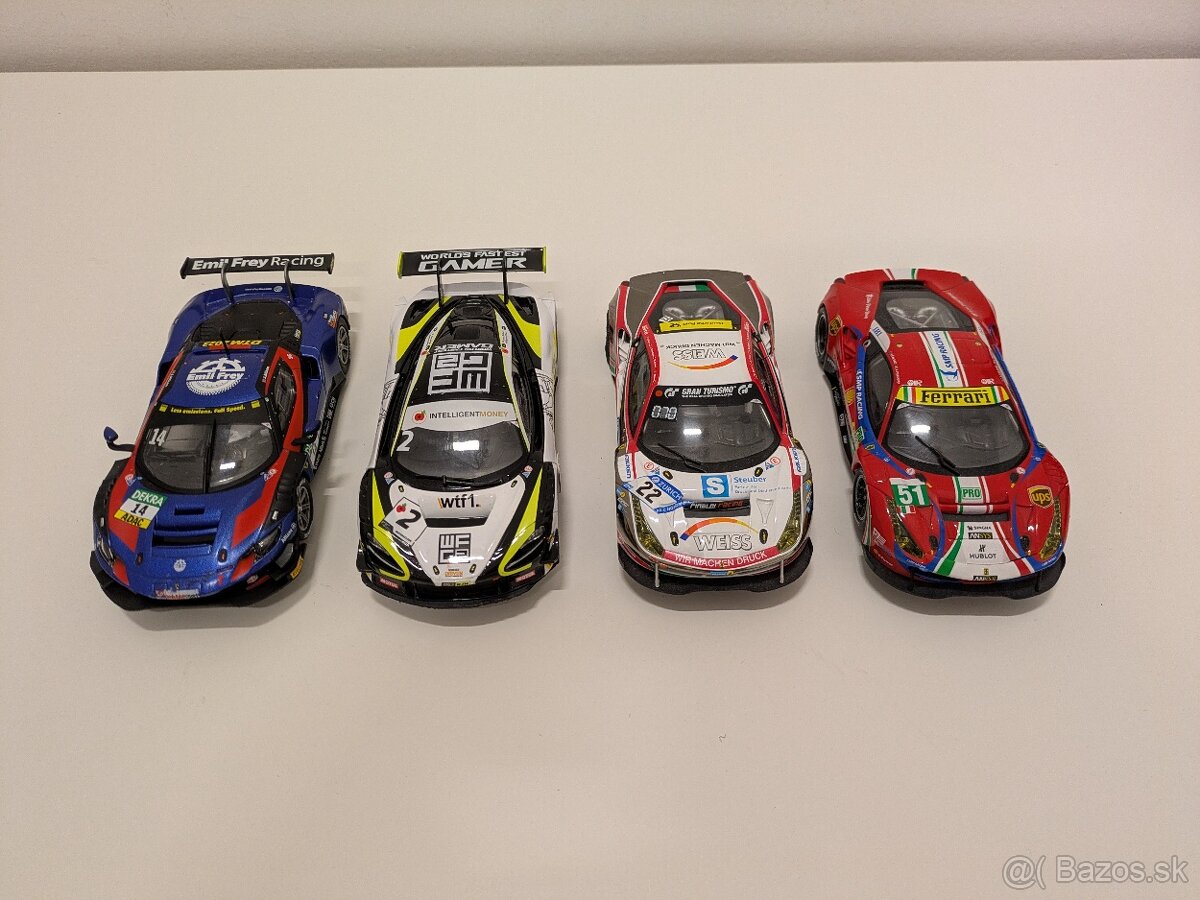 Autíčka Carrera 1:32 na autodráhu - 4