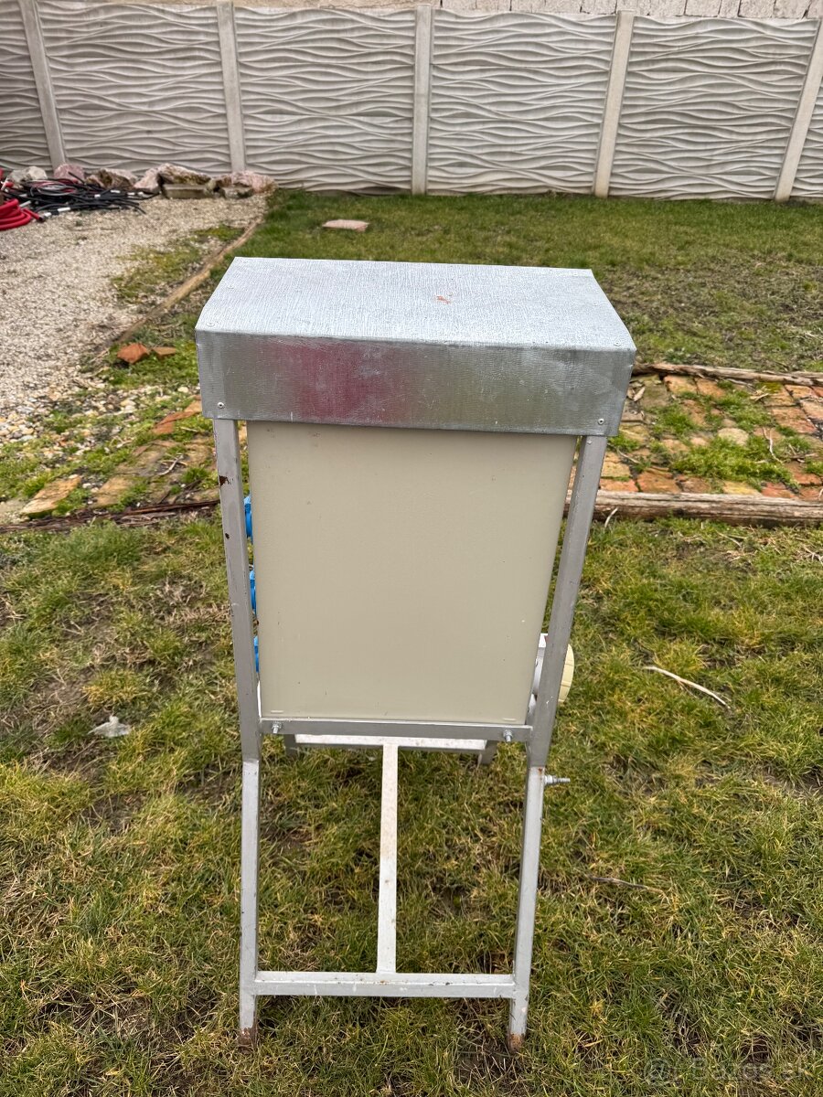 Predám stavebný rozvádzač (antoniček) s podstavcom - 4