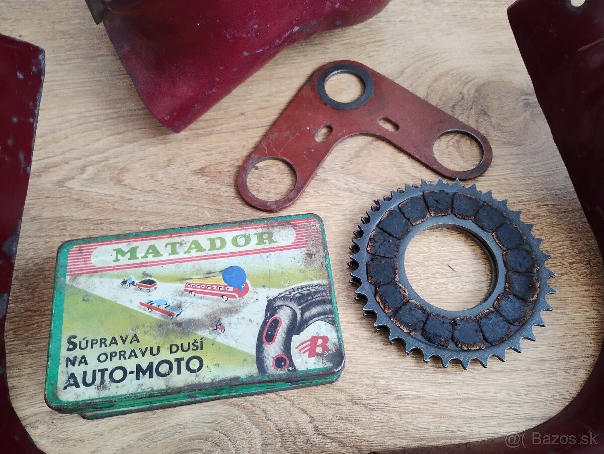 Prodám náhradní diely pro JAWA 550 pařez a jawa 555 - 4