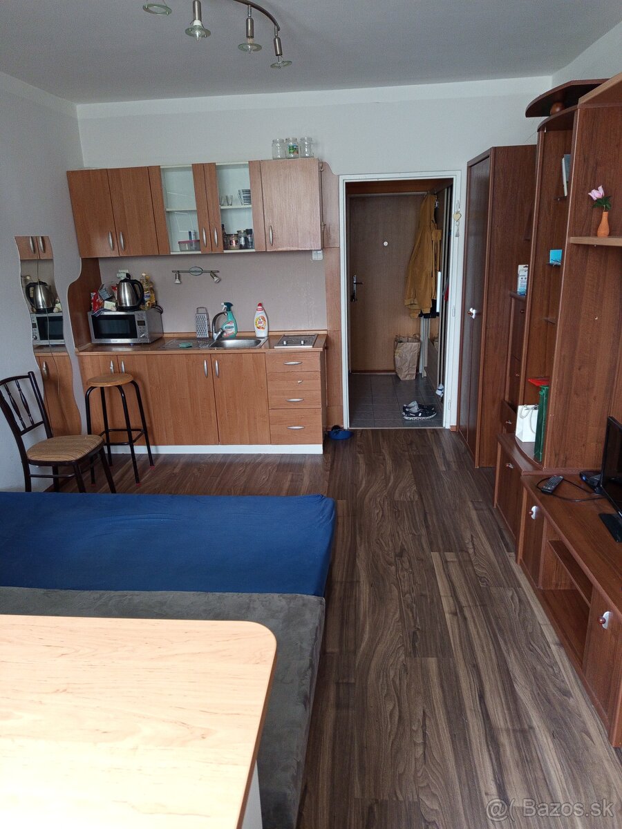 Prenajmem garsónku Petržalka - 4