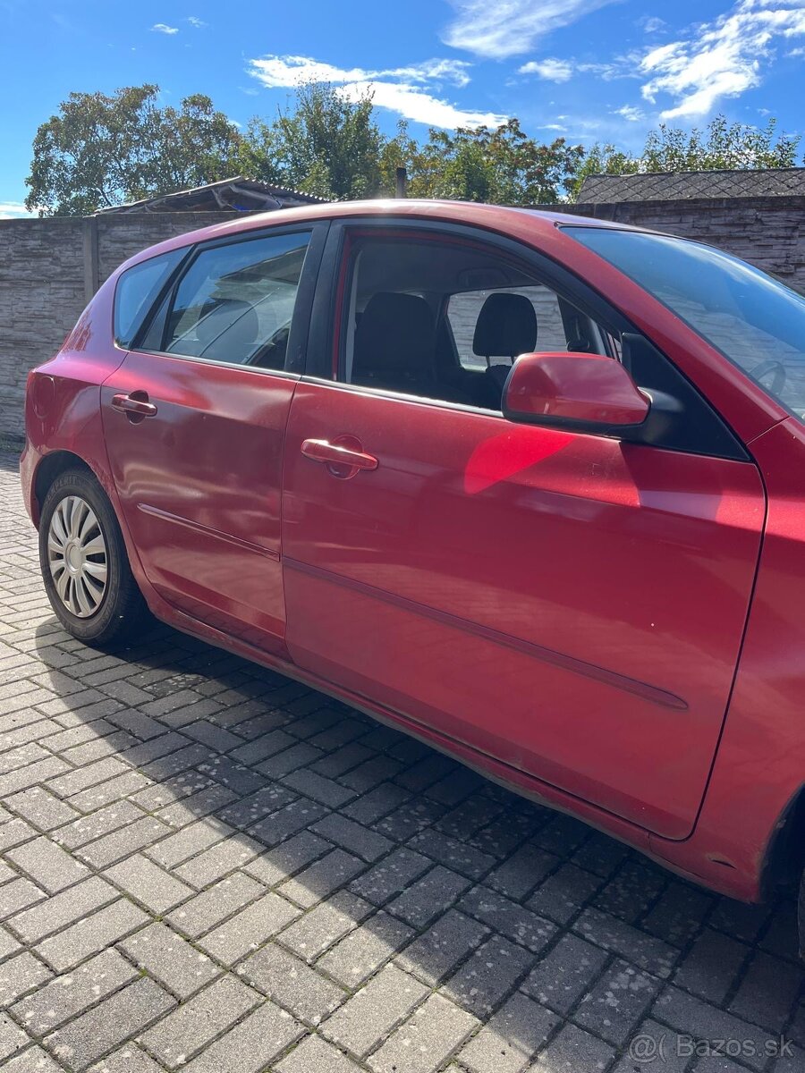 Predám Mazda 3 hatchback 1.6 - 4
