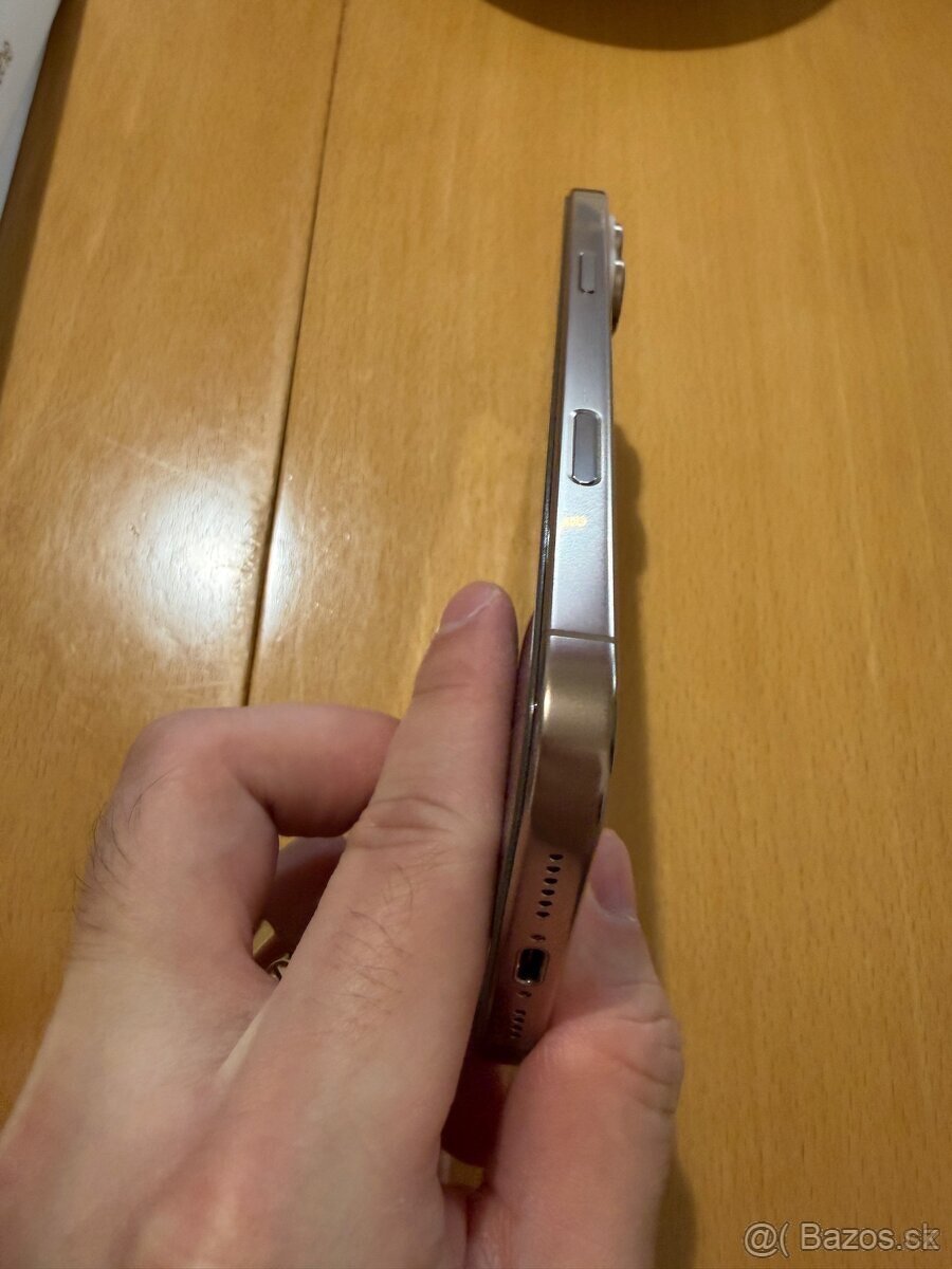 Predam iphone 16 pro max 256GB ZLATY - 4